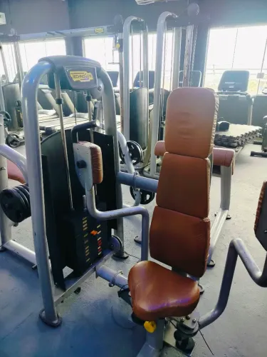 Aparelhos musculação importado Academia