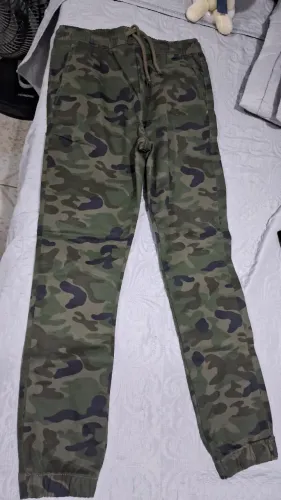 Calça cor exército nunca usada