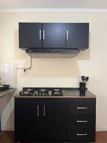Kit cozinha: fogão, balcão para fogão e armário aéreo