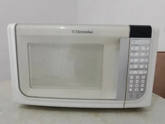 Microondas Eletrolux funcionando perfeitamente tudo 220 volts entrego 200 reais