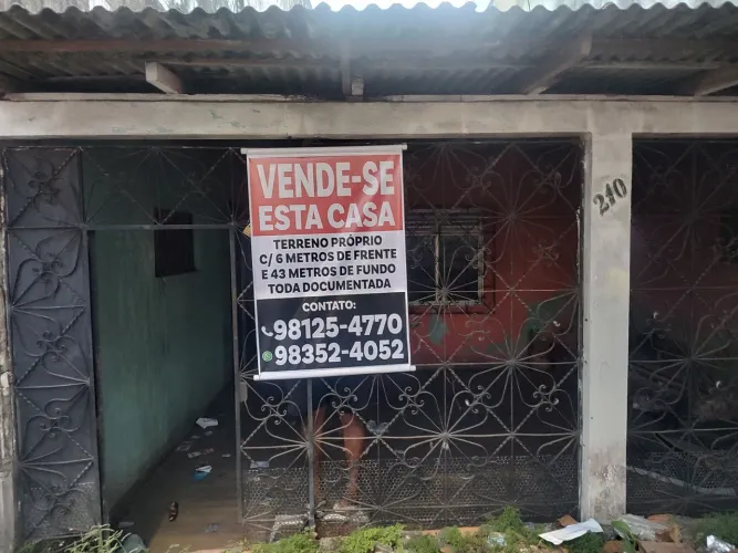 Vende-se terreno com uma casa