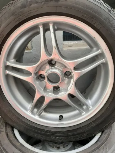 Roda aro 16 Mg estrela prata com pneu 185 55 16 Bridgestone usados Ford fiesta 4x108