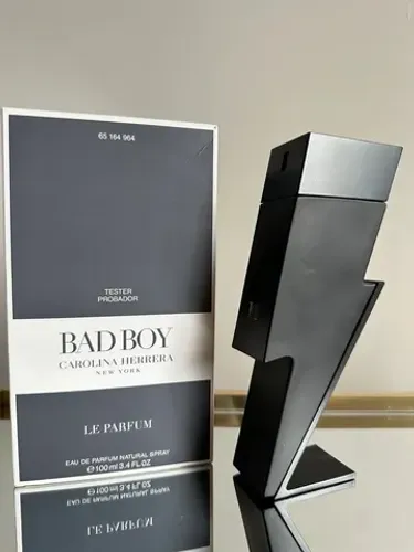 Caixa tester na caixa perfumes