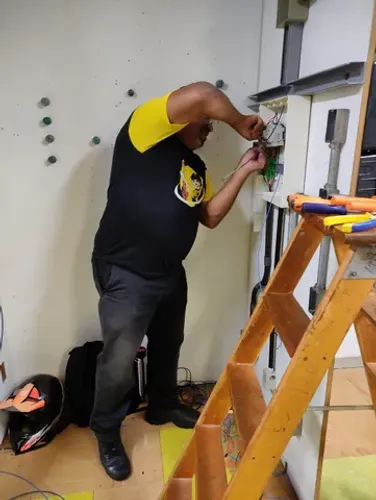 Elétricista e Técnico em Segurança eletrônica ,Antenas receptores