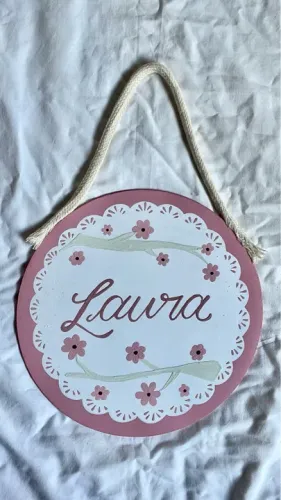 Porta maternidade de menina 