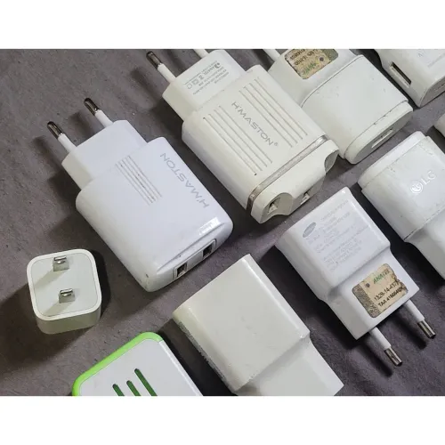 Caixinhas USB e Cabos V8 ou Tipo C