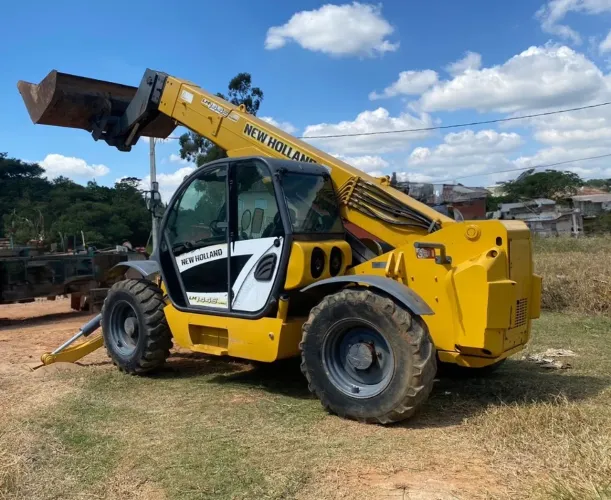 Manipulador Telescópico New Holland LM1445 ano 2013, 4x4, com 8.500 horas, em MG