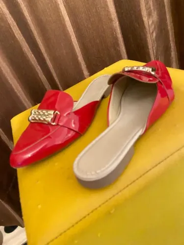 Sapatilha com Laço Brilhante - Elegância e Conforto ao Seu Alcance!