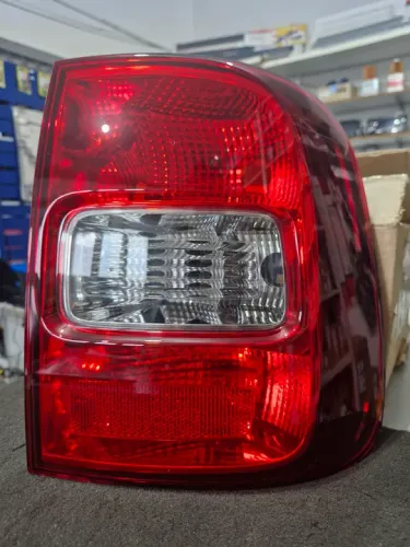 Lanterna traseira direita Volkswagen Saveiro G5 2010 a 2014 Fume 
