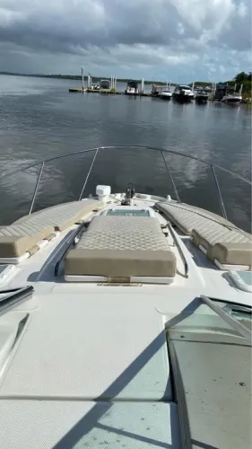 Lancha Cabinada - Pronto para Navegar