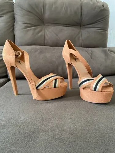 VENDO SANDÁLIA SALTO ALTO!!!!