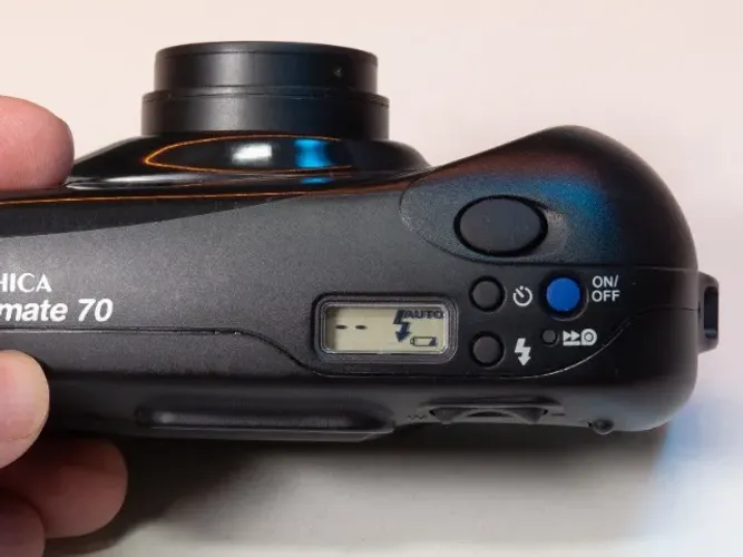 YASHICA ZOOMMATE 70 - Ultra Nítida
