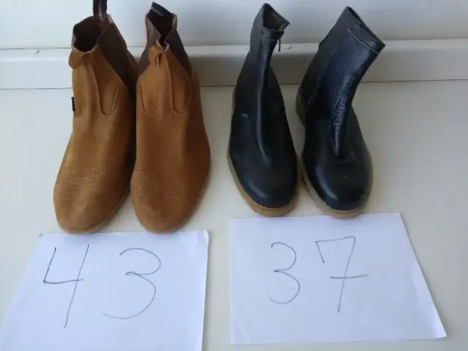 Botina, Bota, botinha. Couro legítimo. Solado costurado e colado. resistente e confortável