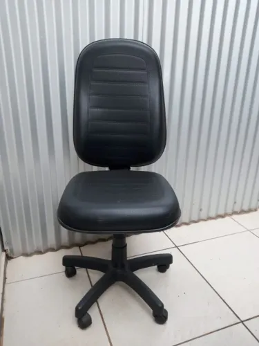 Cadeira de escritório presidente preta