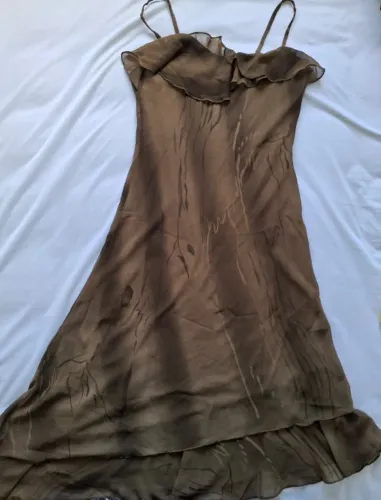 Vestido Marrom para Festas e Eventos com babado e tecido fino