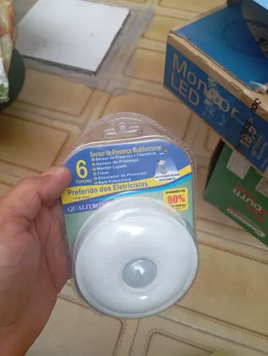 Sensor de Presença Multifuncional Qualitron
