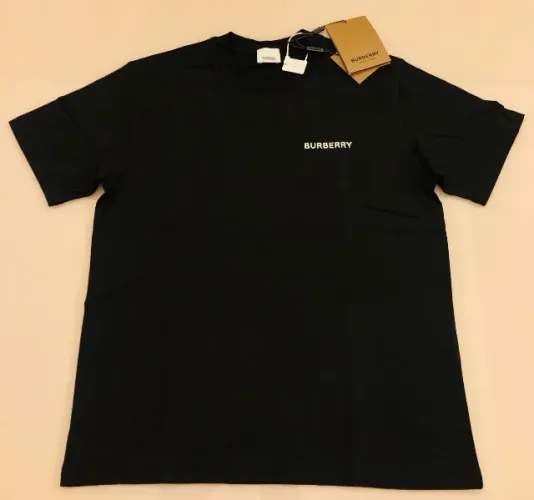 Camisetas Burberry - Tamanho G - Sem uso.