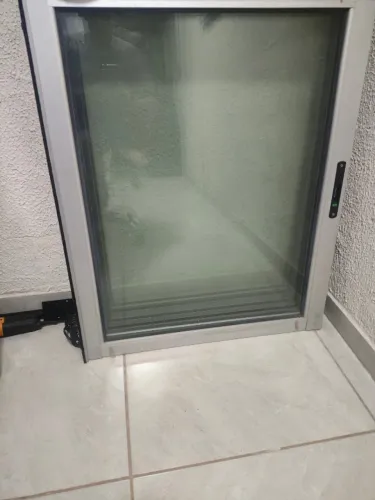 Vendo 3 janelas e 1 basculante em alumínio já com vidro 8m anti-choque