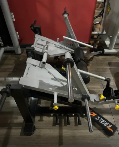 Promoção Aparelho de musculação multifuncional. HOT MULTI LEVERS