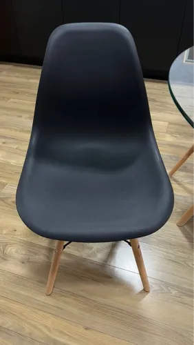 Cadeiras modelo charles eames