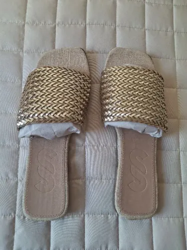 Rasteirinha Chinelo Dourada