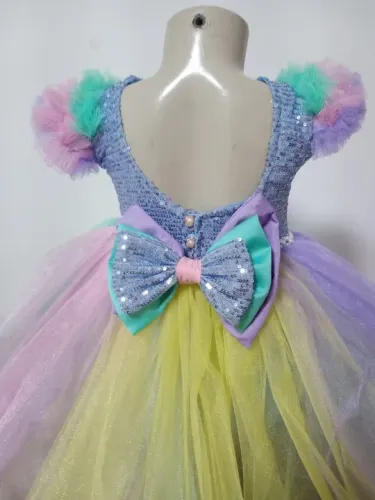 Vestido Infantil de Tule Arco-íris com Paetês