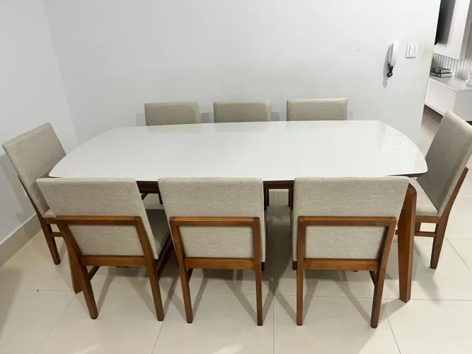 Mesa nova de madeira
