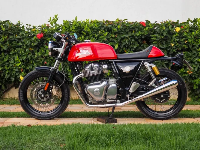 Royal Enfield Continental GT - Café Racer - Moto que chama antenção 