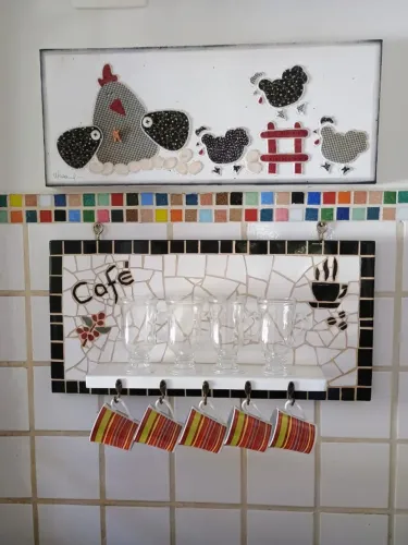  Quadro galinhas +Mosaico e as Xícaras 5 café e 4 capuccino