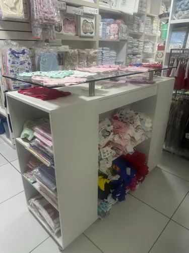 Ilha para meio da loja
