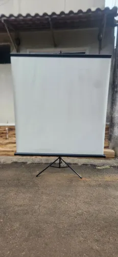 Tela de projeção 100 polegadas 1.80x1.80 com capa para transporte.