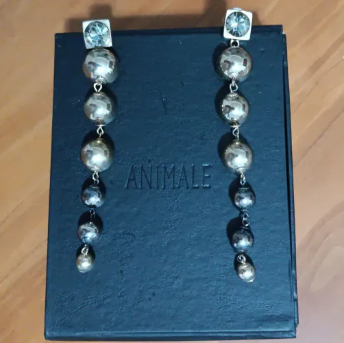 Brincos longos com detalhes em pedraria - Animalle