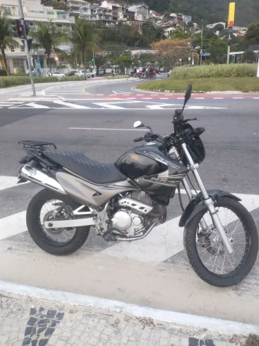 Essa moto está comigo desde , dos meus 17 anos 