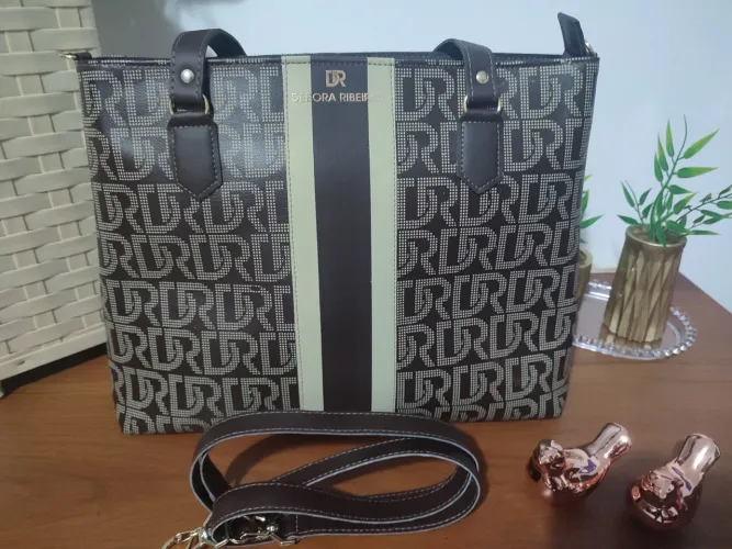 Bolsa de Ombro  Débora Ribeiro com alças ajustáveis 