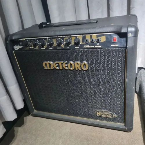 Amplificador de guitarra e cubo de baixo a venda ambos meteoro!