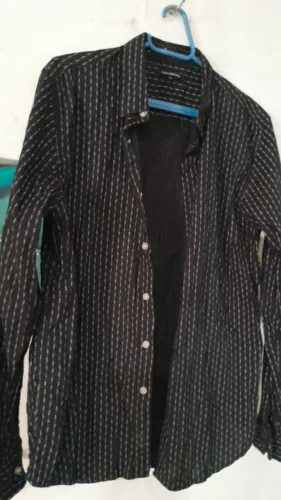 Camisa social listrada preta