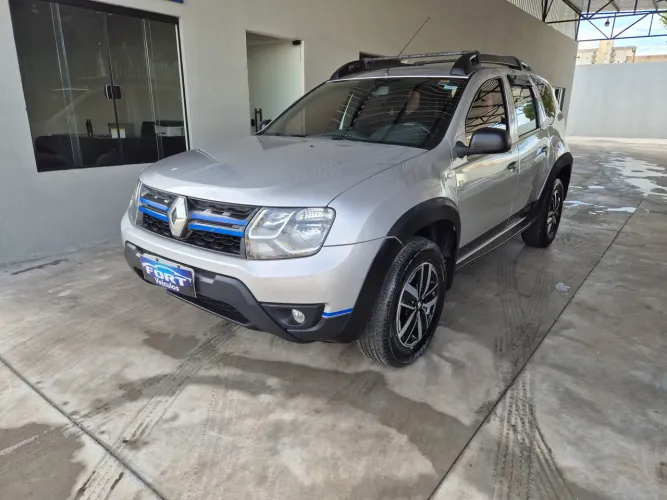 RENAULT DUSTER 2.0 2017 DAKAR FLEX AUTOMATICA - TROCA E FINANCIA