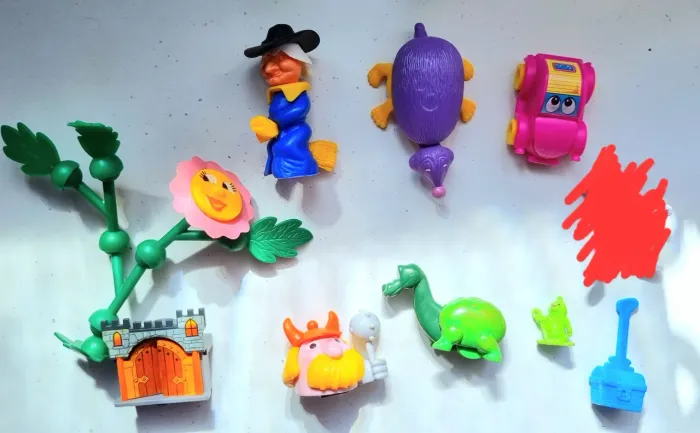 Lote de Kinder ovo peças para colecionar