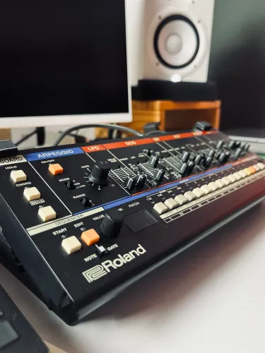 Roland Ju-06a (juno)