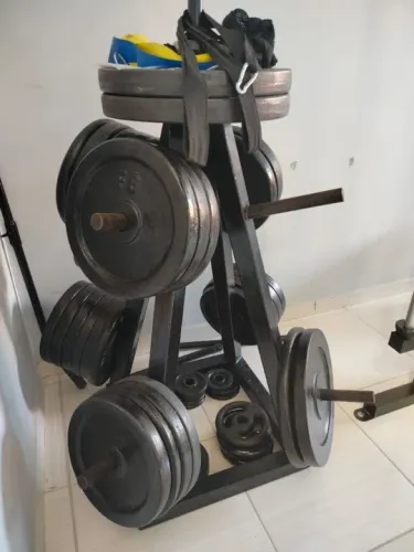 9 reais o Kg das Anilhas (OBS: Levando tudo sai 7 reais o kg)+ Suporte vendido separado