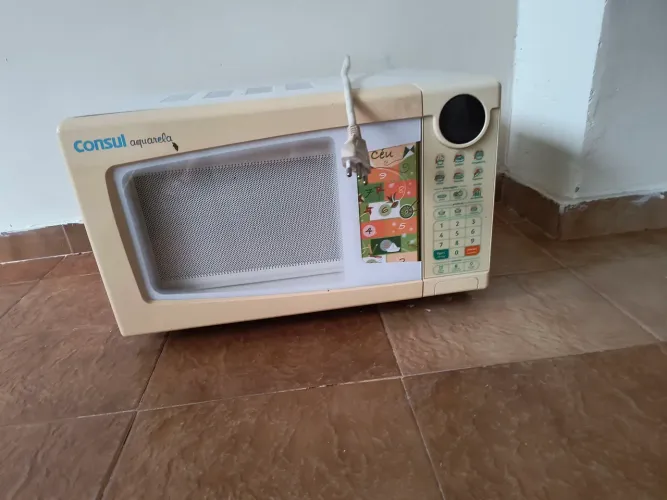 Microondas para reaproveitar peças