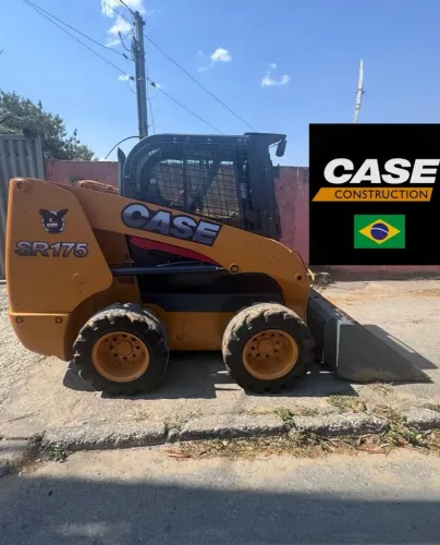 Mini Carregadeira Case SR175 cabinada 