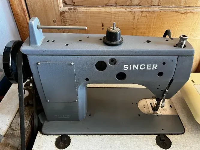 Maquina de costura industrial Singer Modelo 021d201a 
