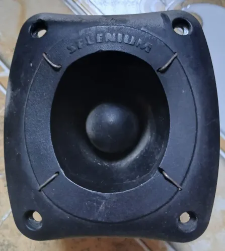 Twitter Selenium JBL 