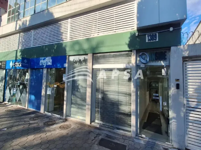LINDA SALA COMERCIAL, NO CORAÇÃO DA FREGUESIA, PARA LOCAÇÃO. COM 30M², CONSULTÓRIO TODO MO