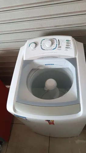 Vendo máquina de lavar roupa Eletrolux 10kg voltagem 110 entrego instalada com garantia.