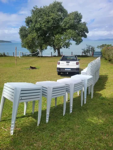 Mesas e cadeiras para alugar
