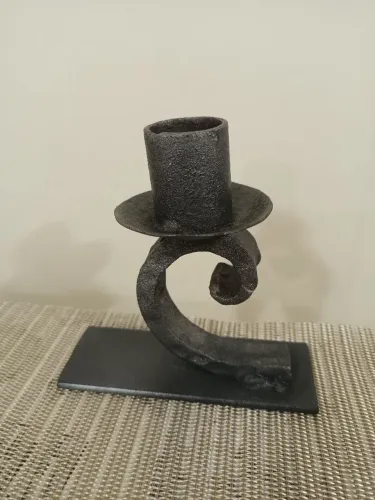 Castiçal de ferro rústico 