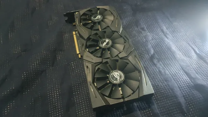 ASUS ROG Strix RX 580 8GB - Excelente estado!