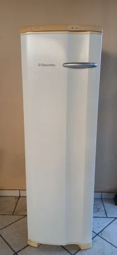 Freezer Electrolux 260L
